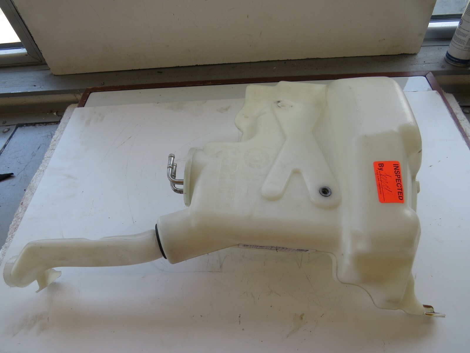 Mercedes-Benz 2006-13 OEM Windshield Washer Fluid Tank Reservoir 1648690520 - Image 4