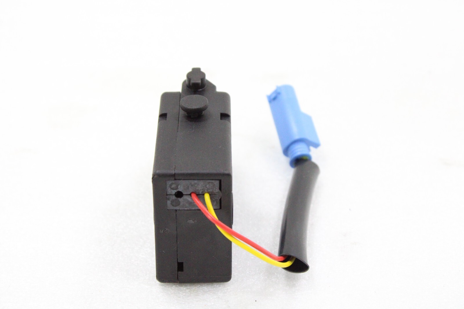 Mercedes G550 G63 AMG 2019-2021 OEM Door Lock Actuator Motor 4639068502 - Image 6