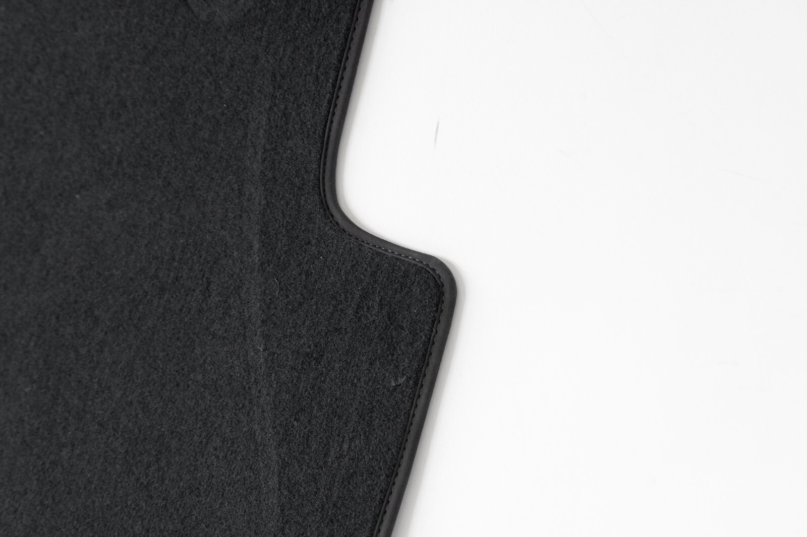 Porsche Cayenne 2010-2015 OEM Front Carpet Floor Mats Set Porsche Trademark – Image 4
