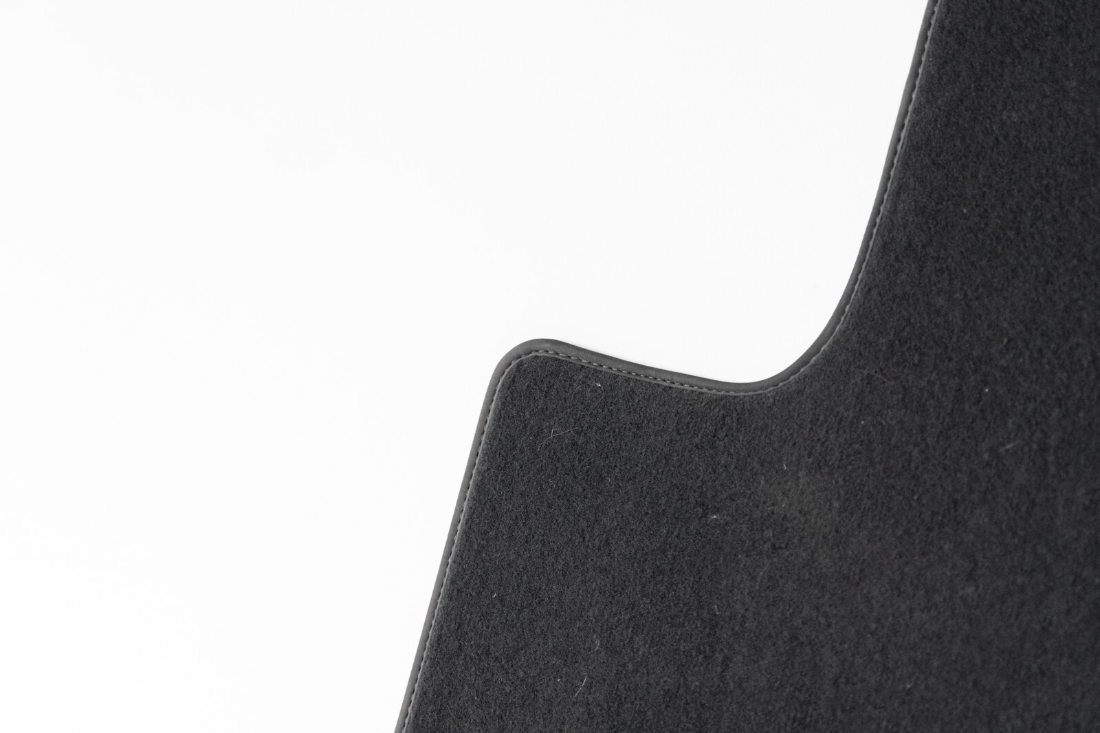 Porsche Cayenne 2010-2015 OEM Front Carpet Floor Mats Set Porsche Trademark – Image 5