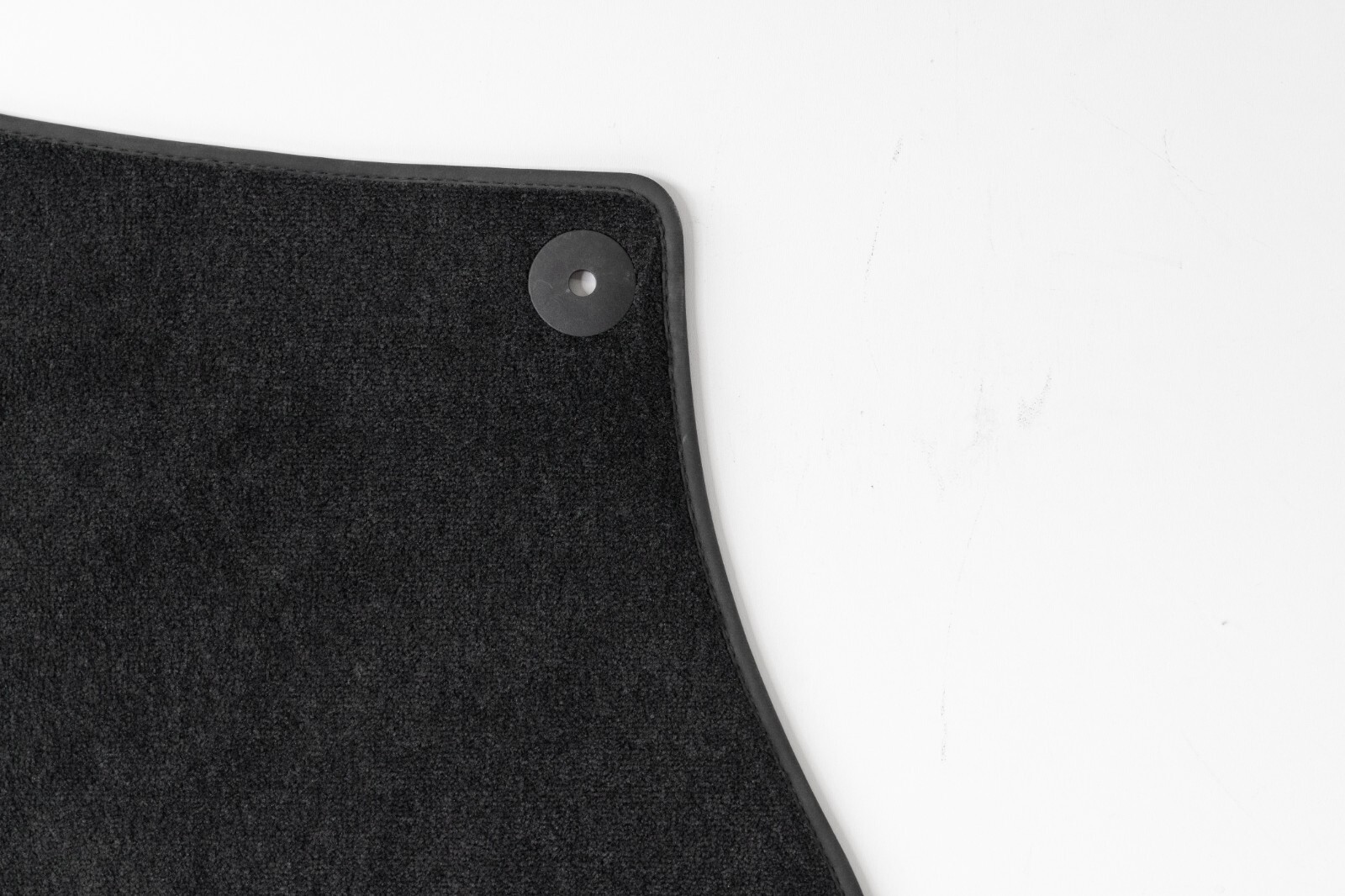 Porsche Cayenne 2010-2015 OEM Front Right Carpet Floor Mat Porsche Trademark – Image 3