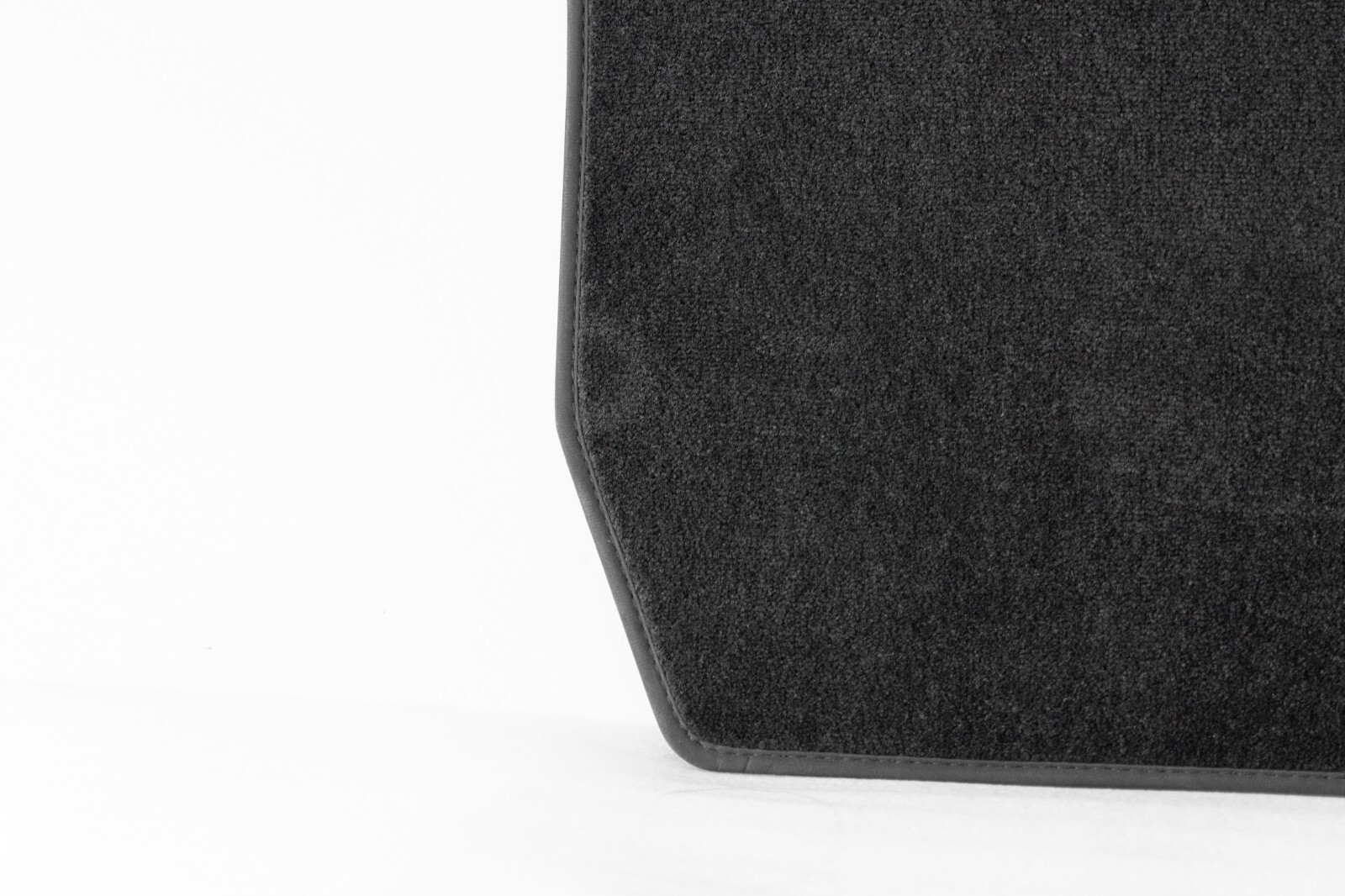 Porsche Cayenne 2010-2015 OEM Front Right Carpet Floor Mat Porsche Trademark – Image 5