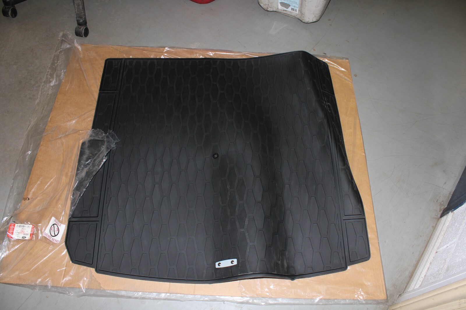 Jaguar I-Pace HSE S SE 2019 2020 2021 2022 2023 OEM Cargo Area Rubber Mat – Image 2