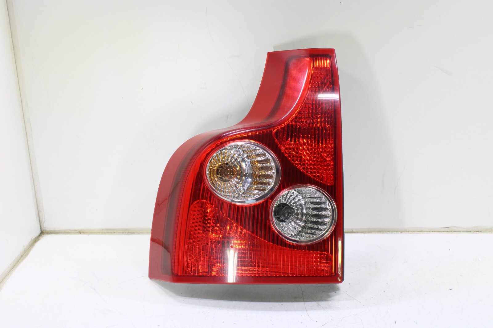 Volvo XC90 2003-2006 OEM Tail Light Tail Lamp Rear Left Lower (Driver Side)
