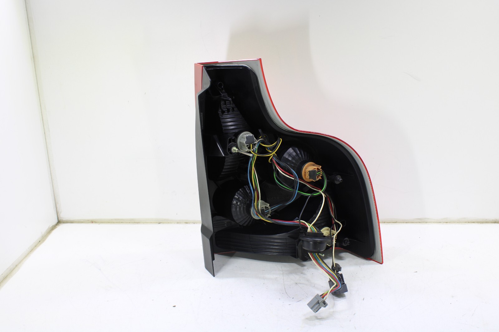 Volvo XC90 2003-2006 OEM Tail Light Tail Lamp Rear Left Lower (Driver Side) – Image 6