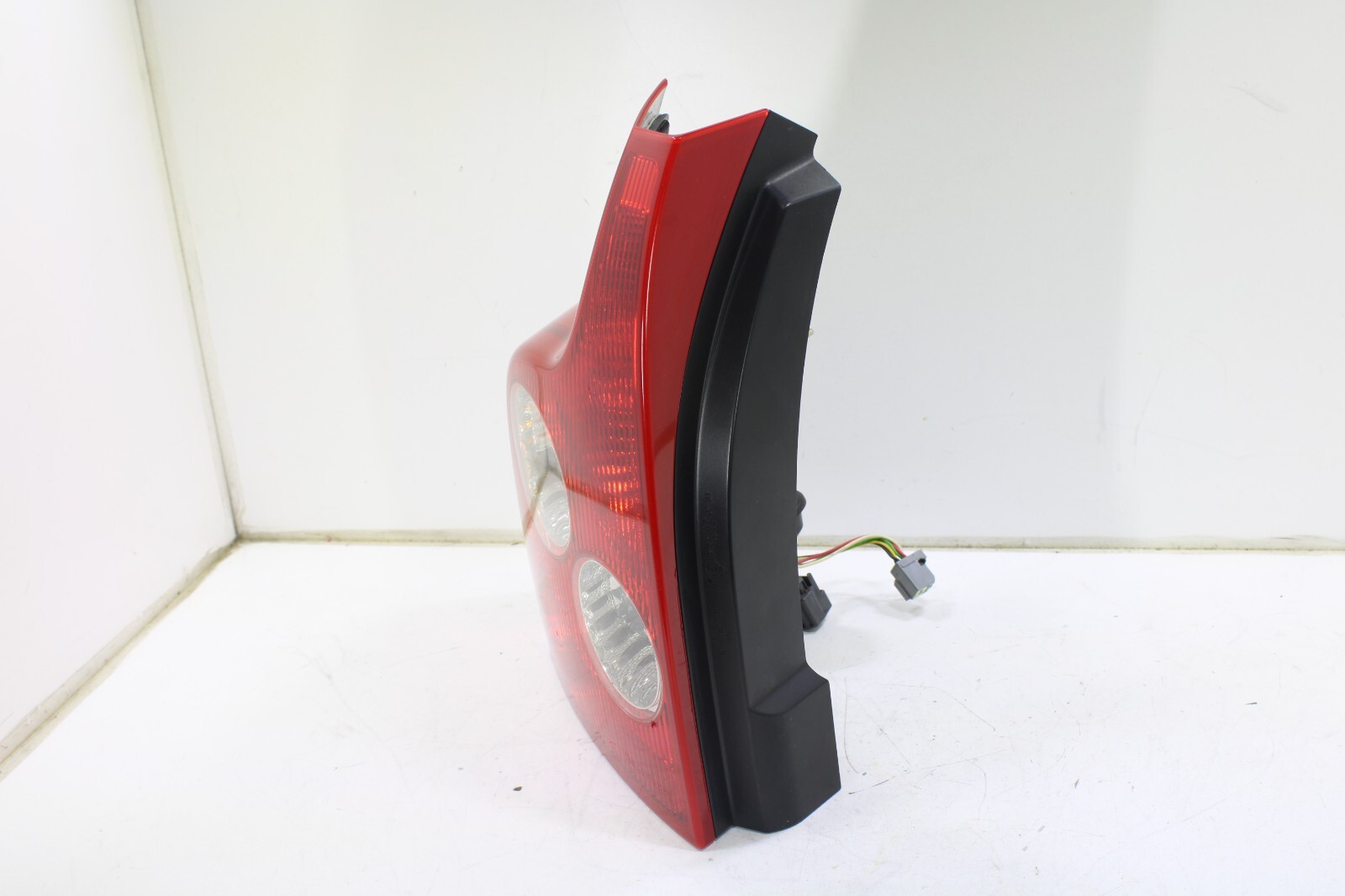 Volvo XC90 2003-2006 OEM Tail Light Tail Lamp Rear Left Lower (Driver Side) – Image 15