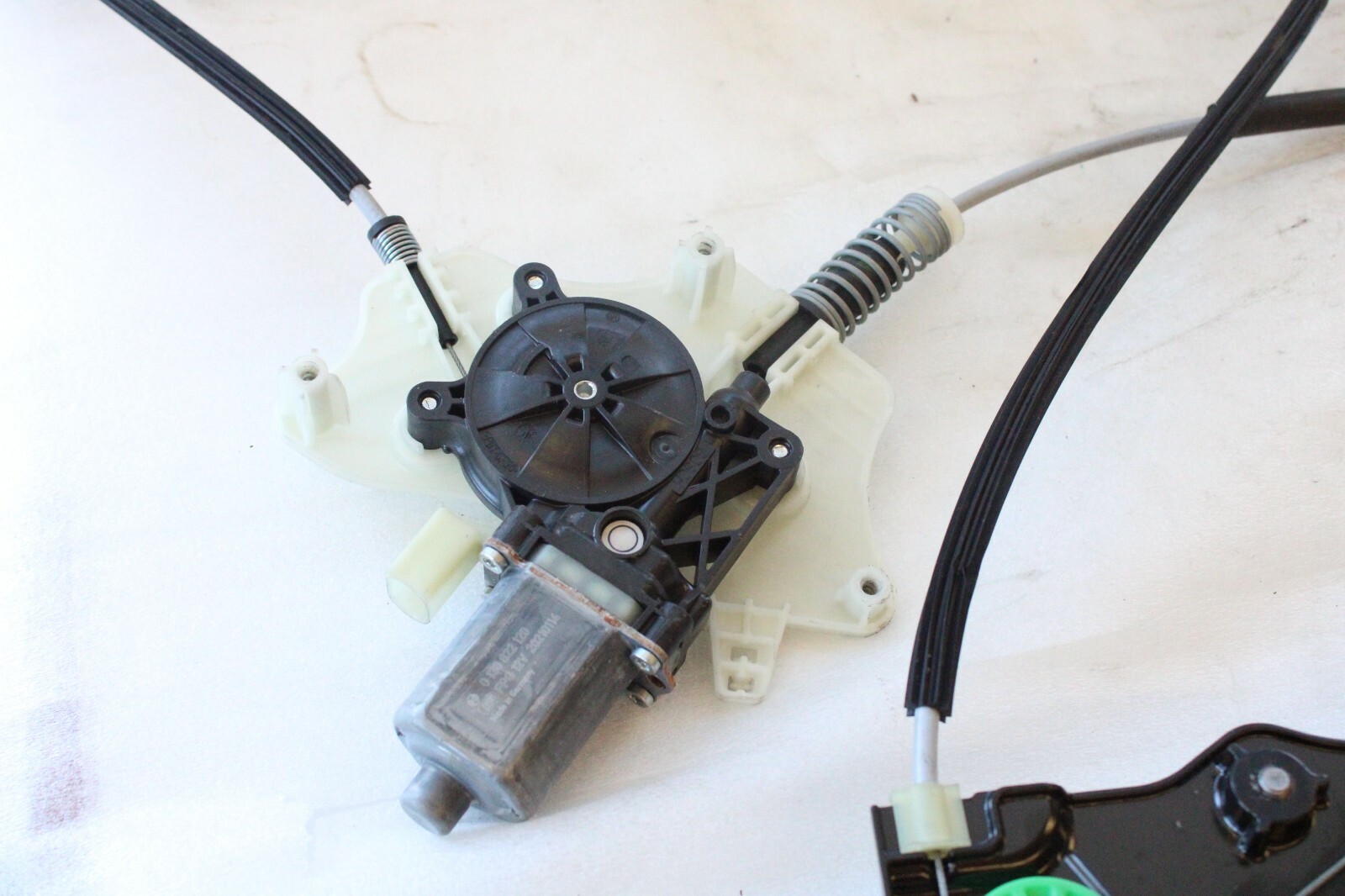 Aston Martin DBX 2020+ OEM Window Regulator with Motor Front Left - Image 8
