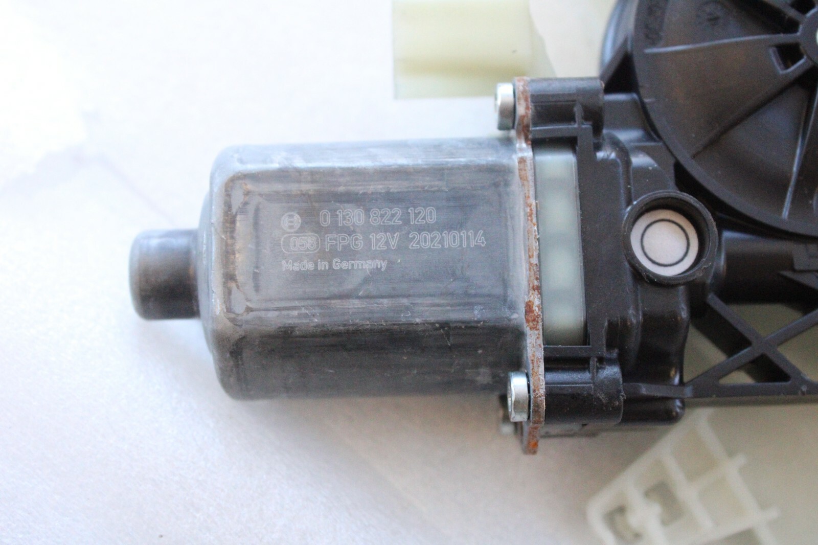Aston Martin DBX 2020+ OEM Window Regulator with Motor Front Left - Image 11