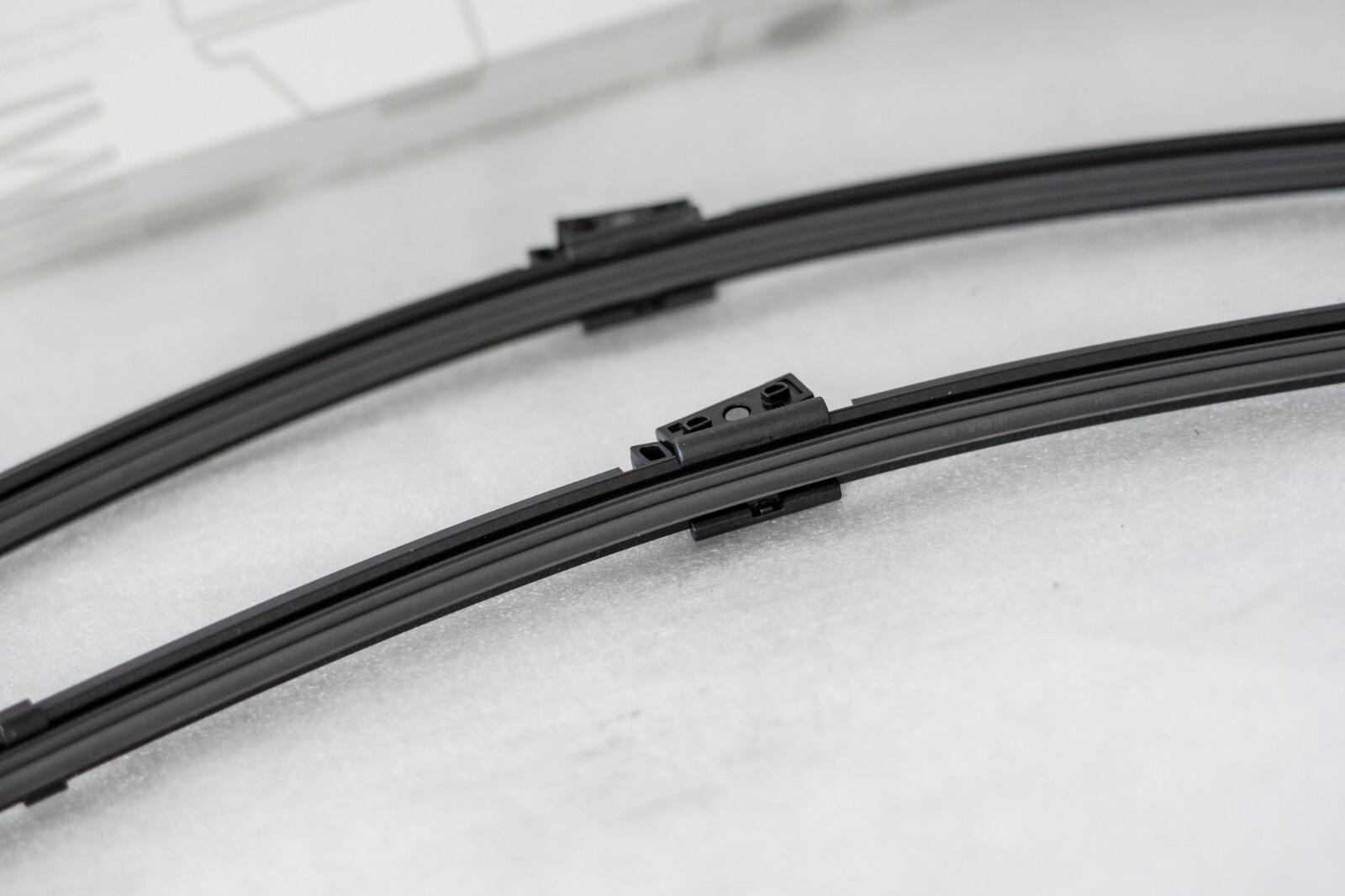 Mercedes CLS E SL SLR AMG Wiper Blade set OEM Genuine 2118202945 Set of 2