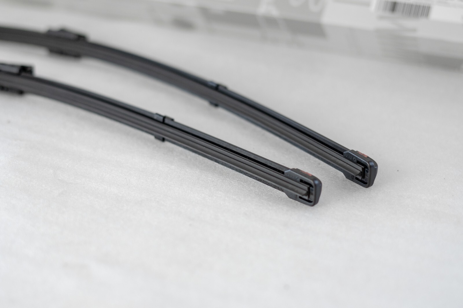 Mercedes CLS E SL SLR AMG Wiper Blade set OEM Genuine 2118202945 Set of 2 - Image 3