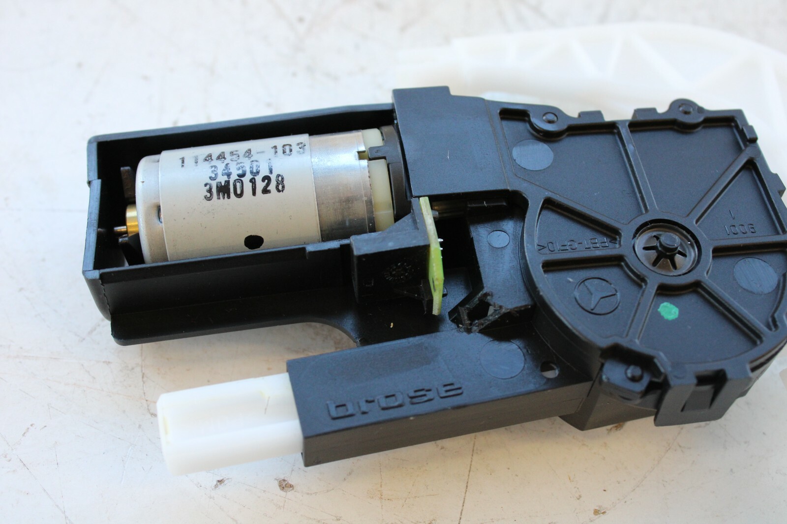 Mercedes W169 W245 2004-2013 OEM Headrest Adjustment Motor Folding Device - Image 8