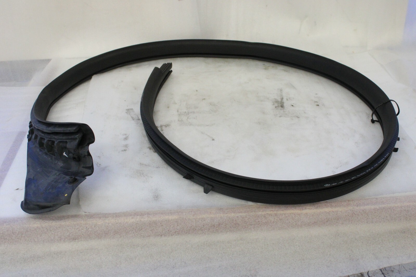 Mercedes S560 S63 AMG S65AMG 2018 2019 2020 2021 OEM NEW Roof Weather Strip - Image 2