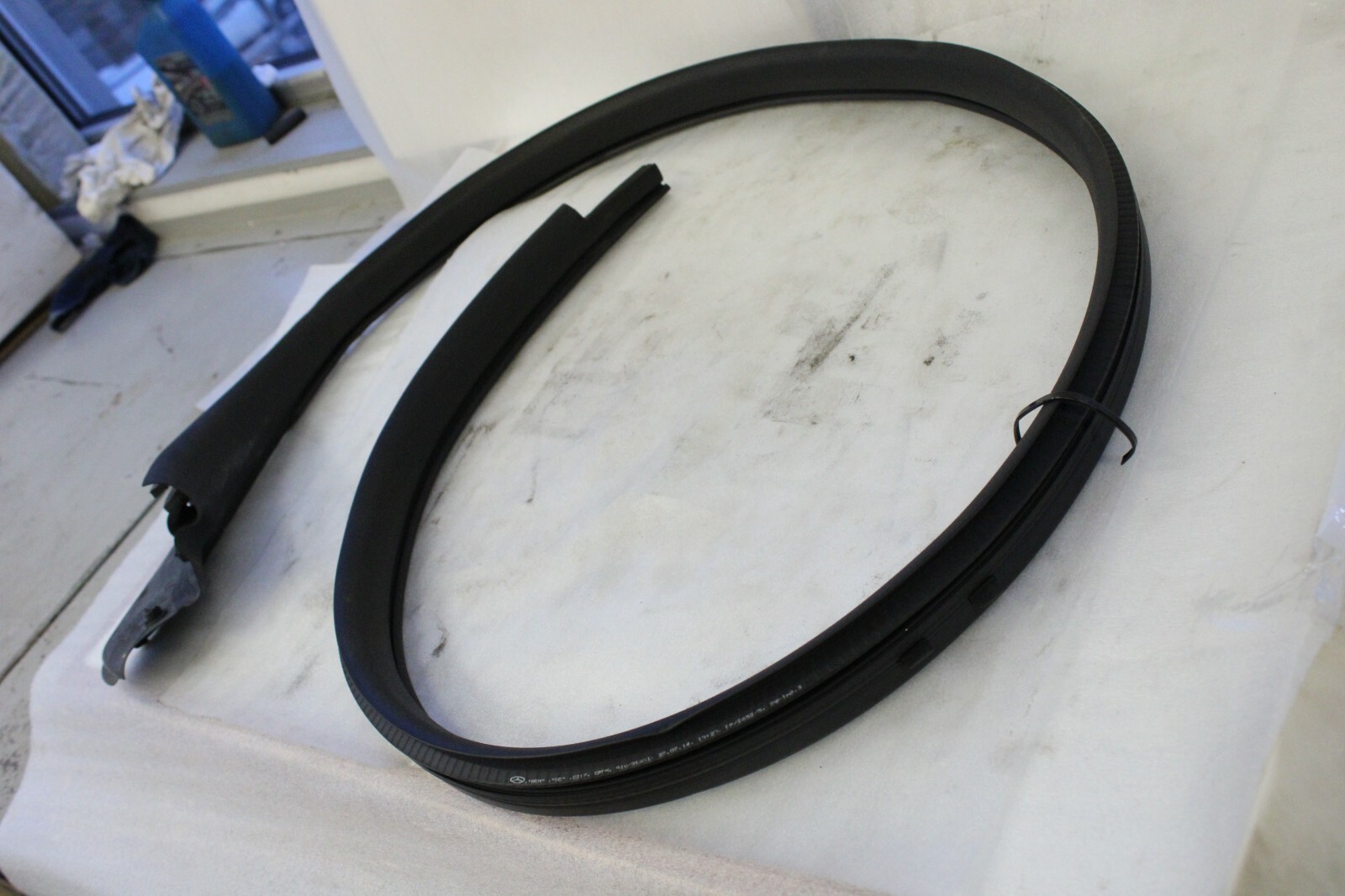 Mercedes S560 S63 AMG S65AMG 2018 2019 2020 2021 OEM NEW Roof Weather Strip - Image 4