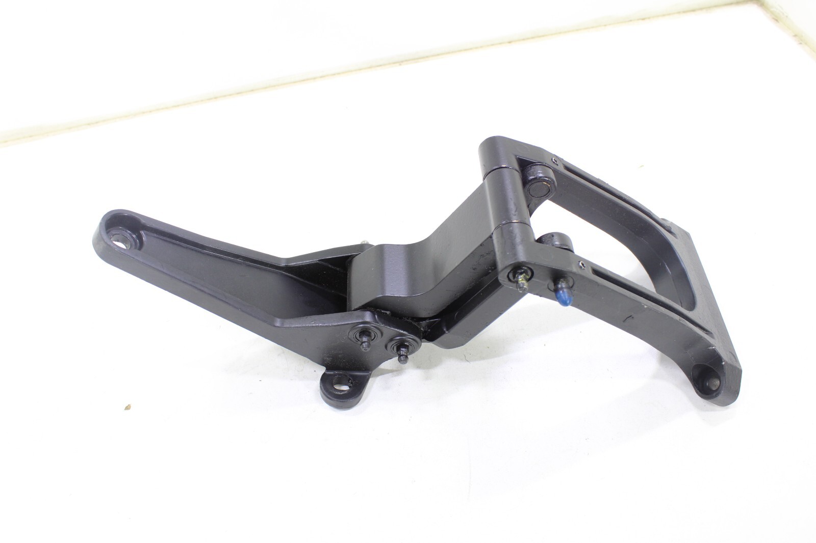 Bentley Bentayga 2017-2020 OEM Step Bracket Front Left – Image 10