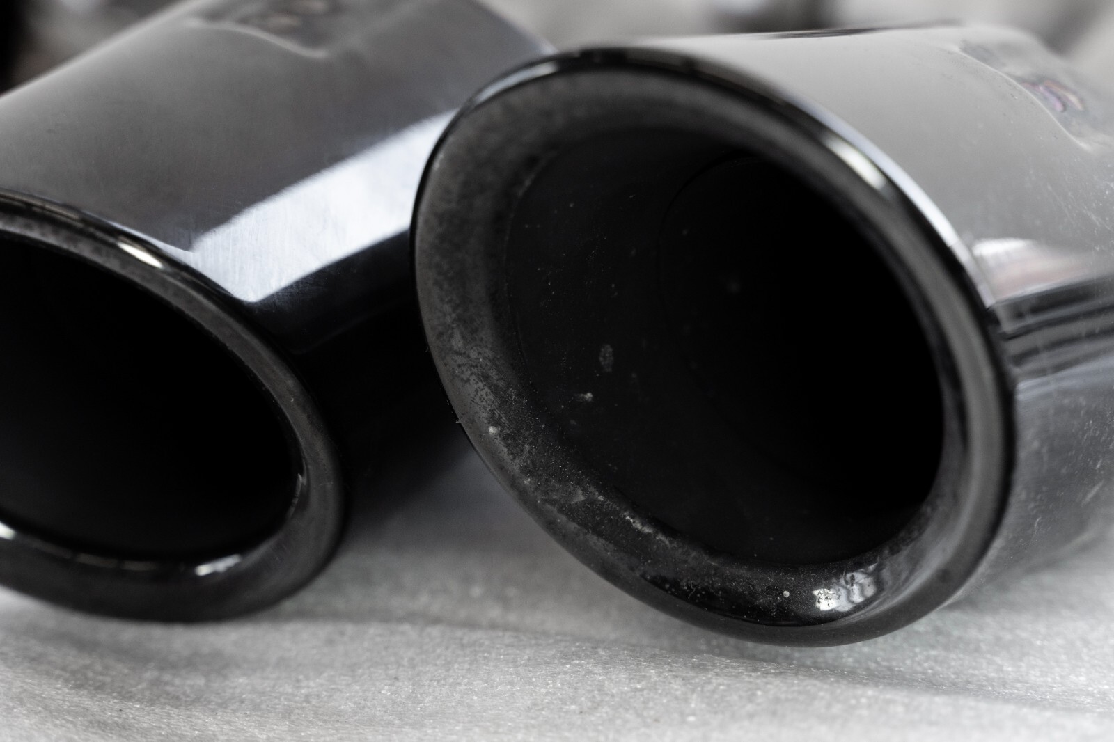 Porsche Cayenne GTS Turbo S Sport Exhaust Muffler Tips Black 2015-2018 OEM Set – Image 7