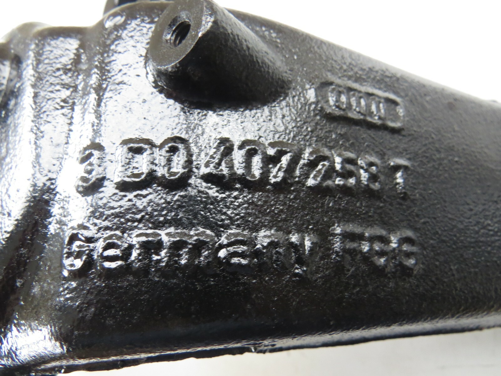 VW Phaeton 2004-2006 OEM Steering Knuckle Spindle Hub Front Right - Image 12