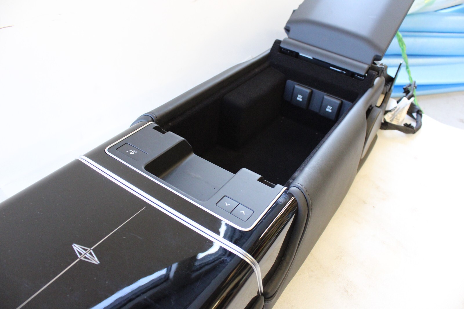 Land Rover Range Rover 2012-2021 OEM Console with Armrest in Black ...