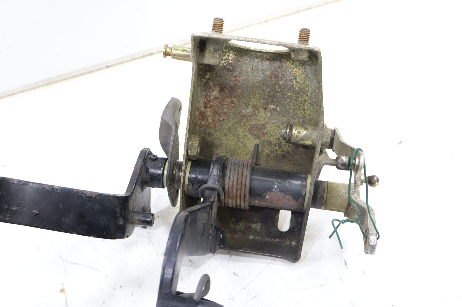 Porsche 911 911 Turbo 1977-1988 OEM Clutch & Brake Pedal w/Bearing Bracket - Image 4