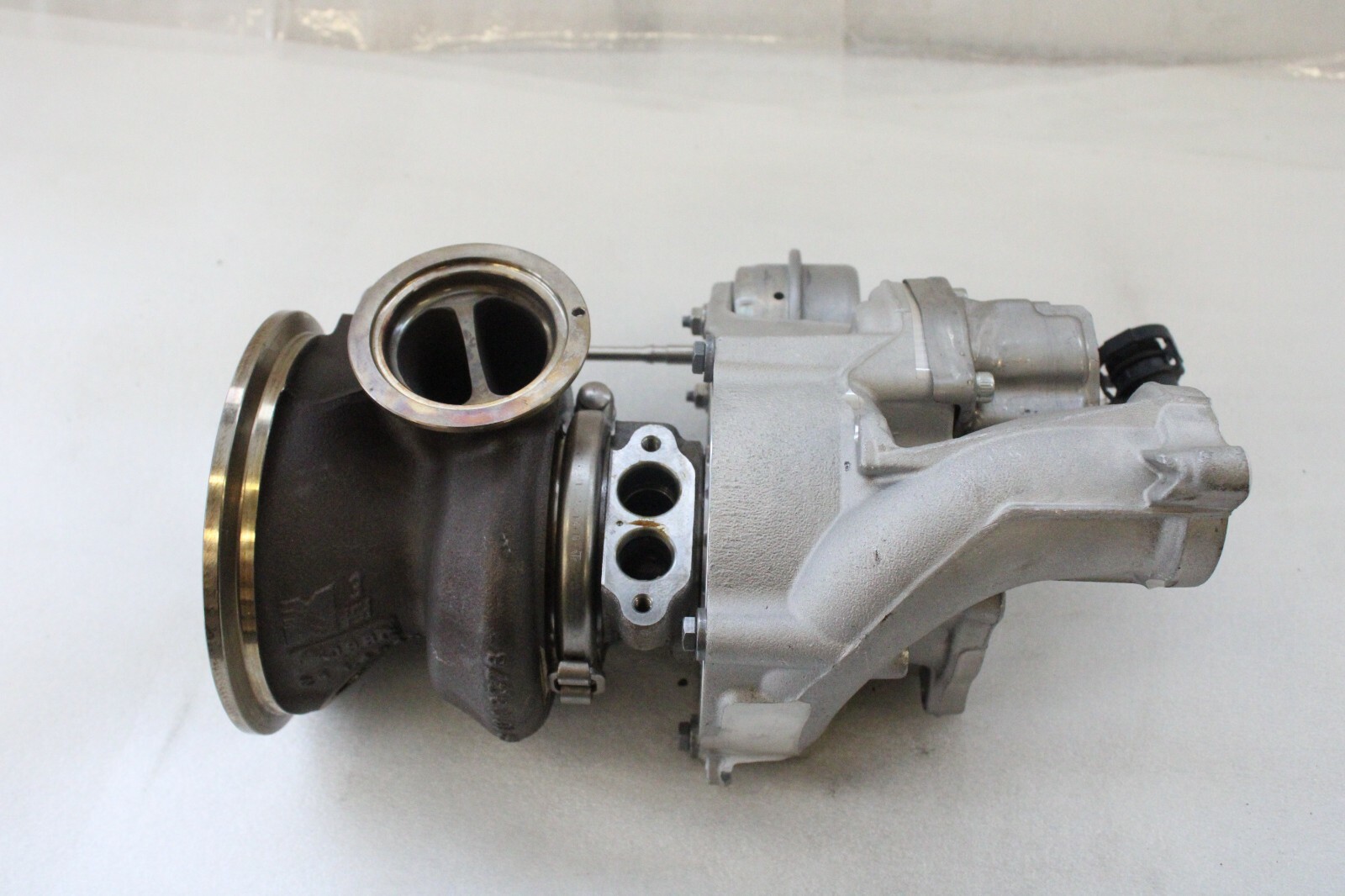 Bentley Audi Porsche Lamborghini OEM Turbocharger 0P2145704E 18539700082 - Image 2