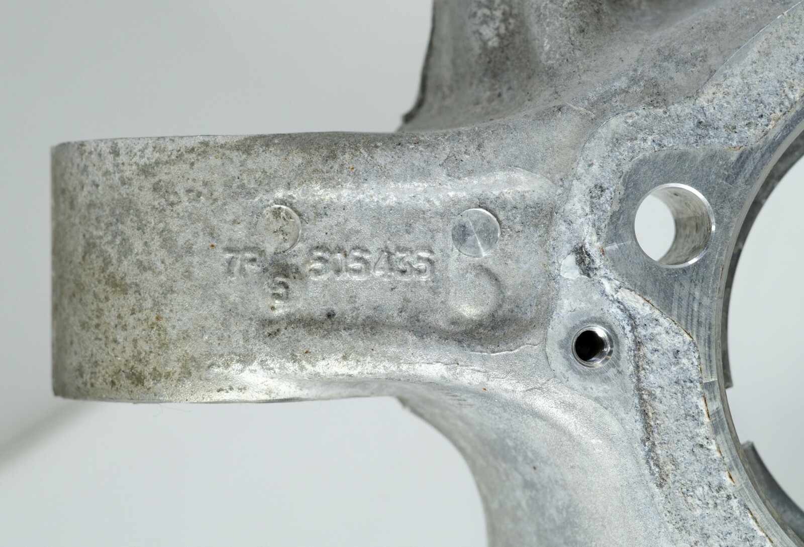 Porsche Cayenne 2010-2016 OEM Axle Hub Spindle Knuckle - Image 5