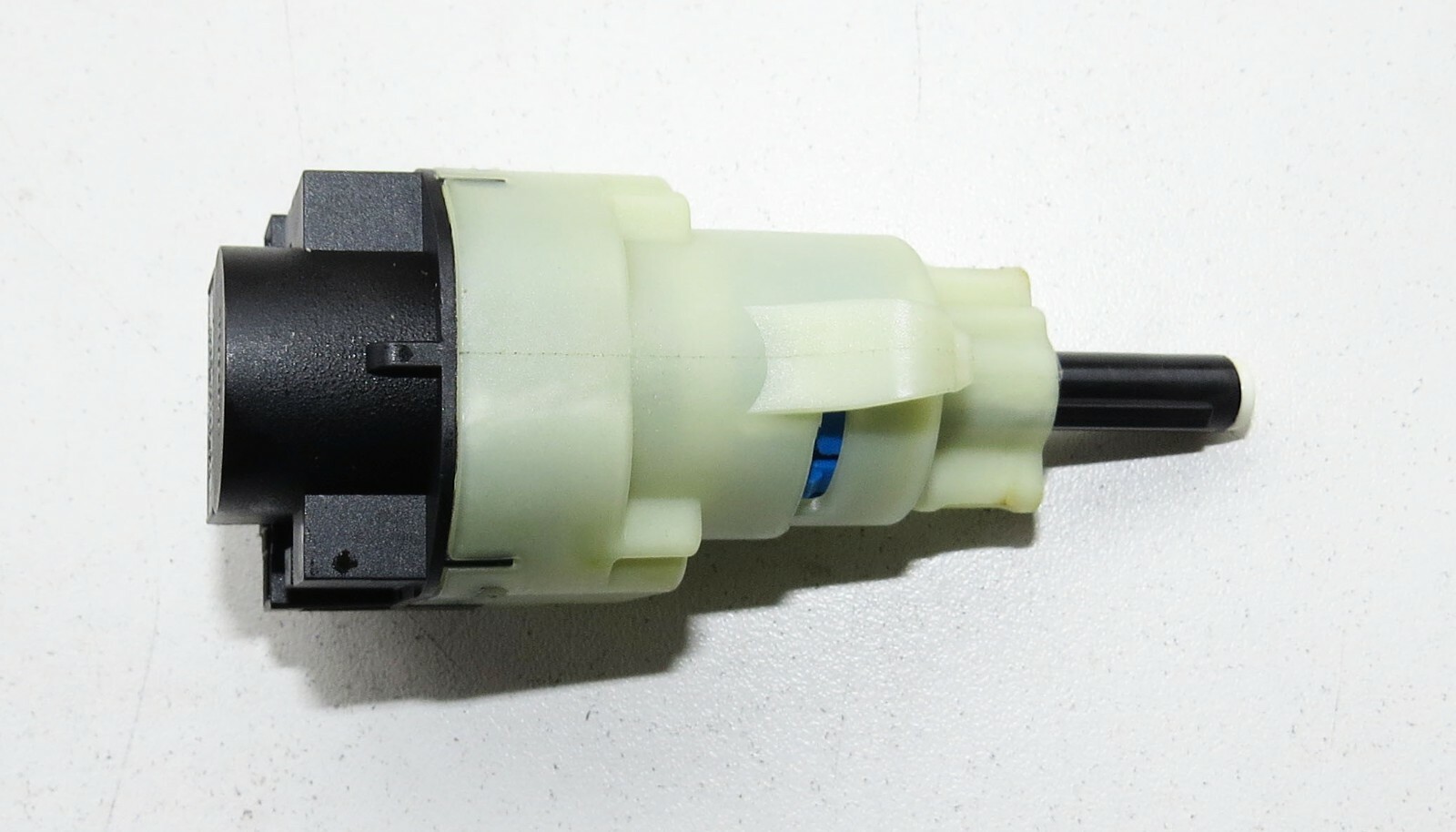 Land Range Rover 1995-1999 2000 2001 2002 2003 2004 2005 OEM Brake Light Switch - Image 4