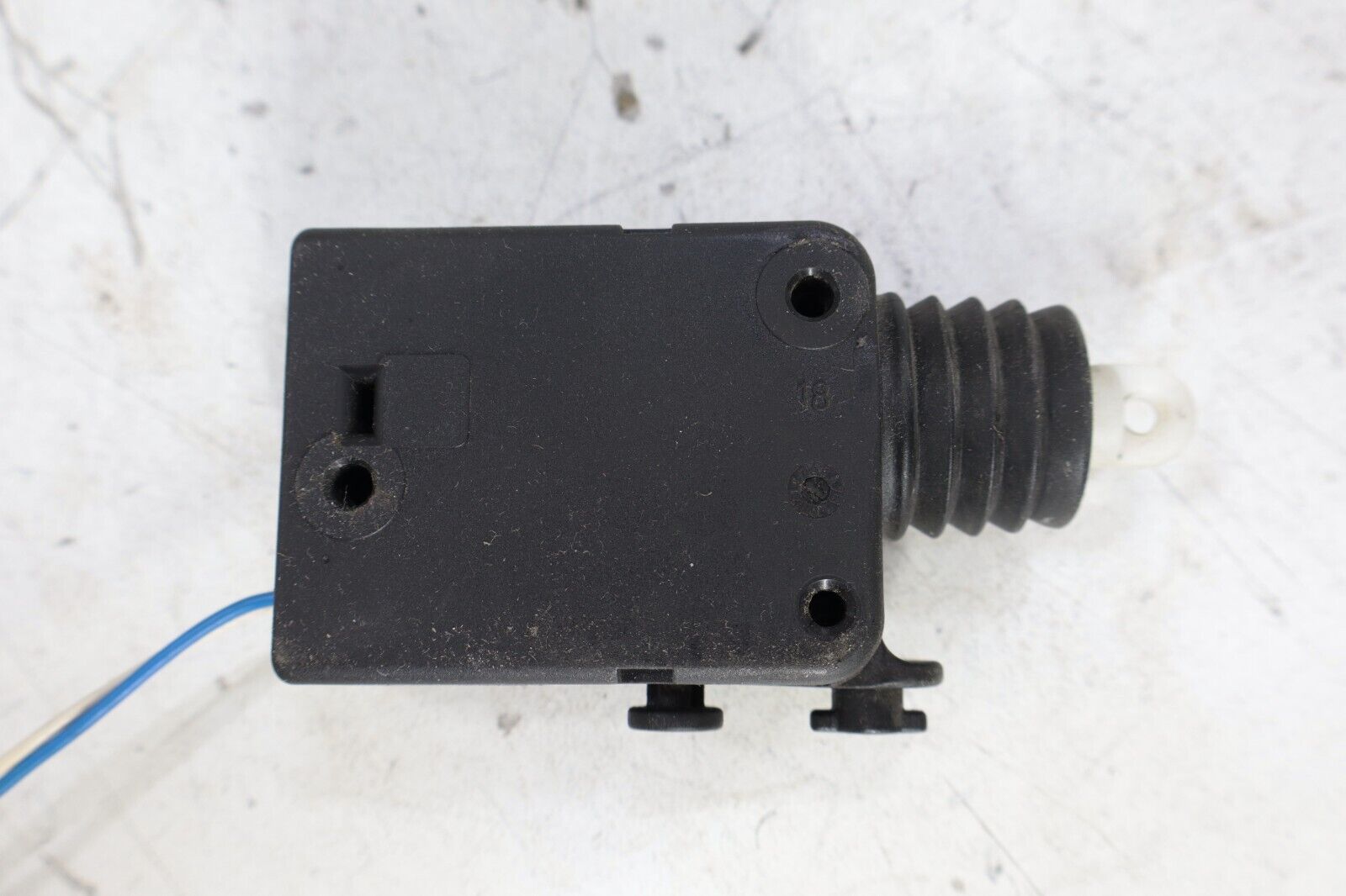 Mercedes G550 G63 AMG 2019-202 OEM Door Lock Actuator Motor Front Left or Right - Image 9