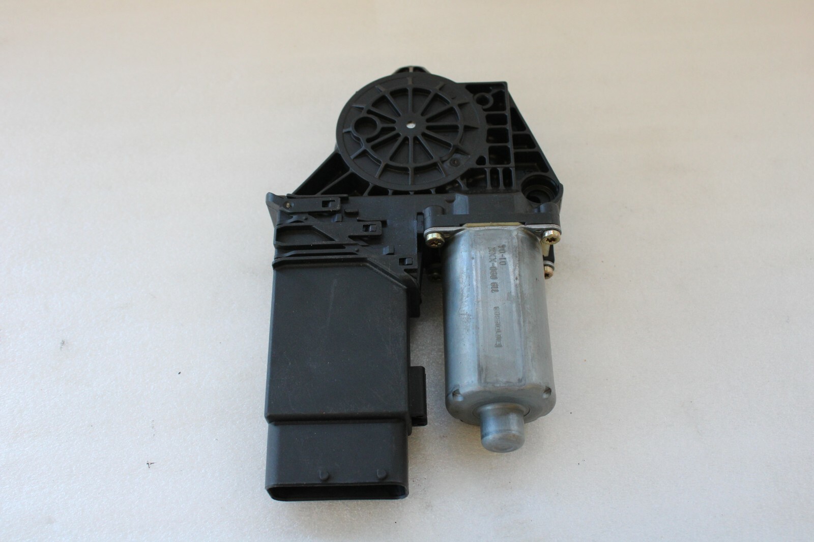 VW Passat 2001 2002 2003 2004 2005 OEM Window Motor Front Right – Image 5