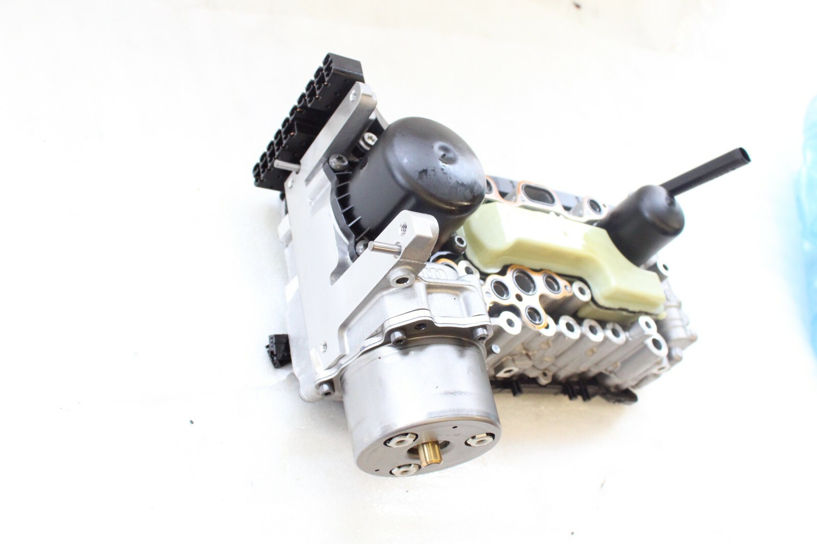 Volkswagen Audi A4 8W A5 F5 2.0TDI OEM Transmission Valve Body Parts Only – Image 3