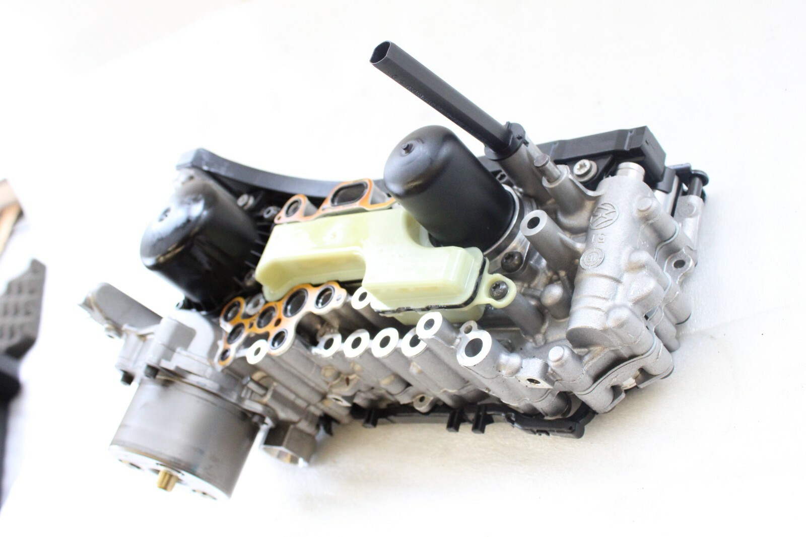 Volkswagen Audi A4 8W A5 F5 2.0TDI OEM Transmission Valve Body Parts Only – Image 4