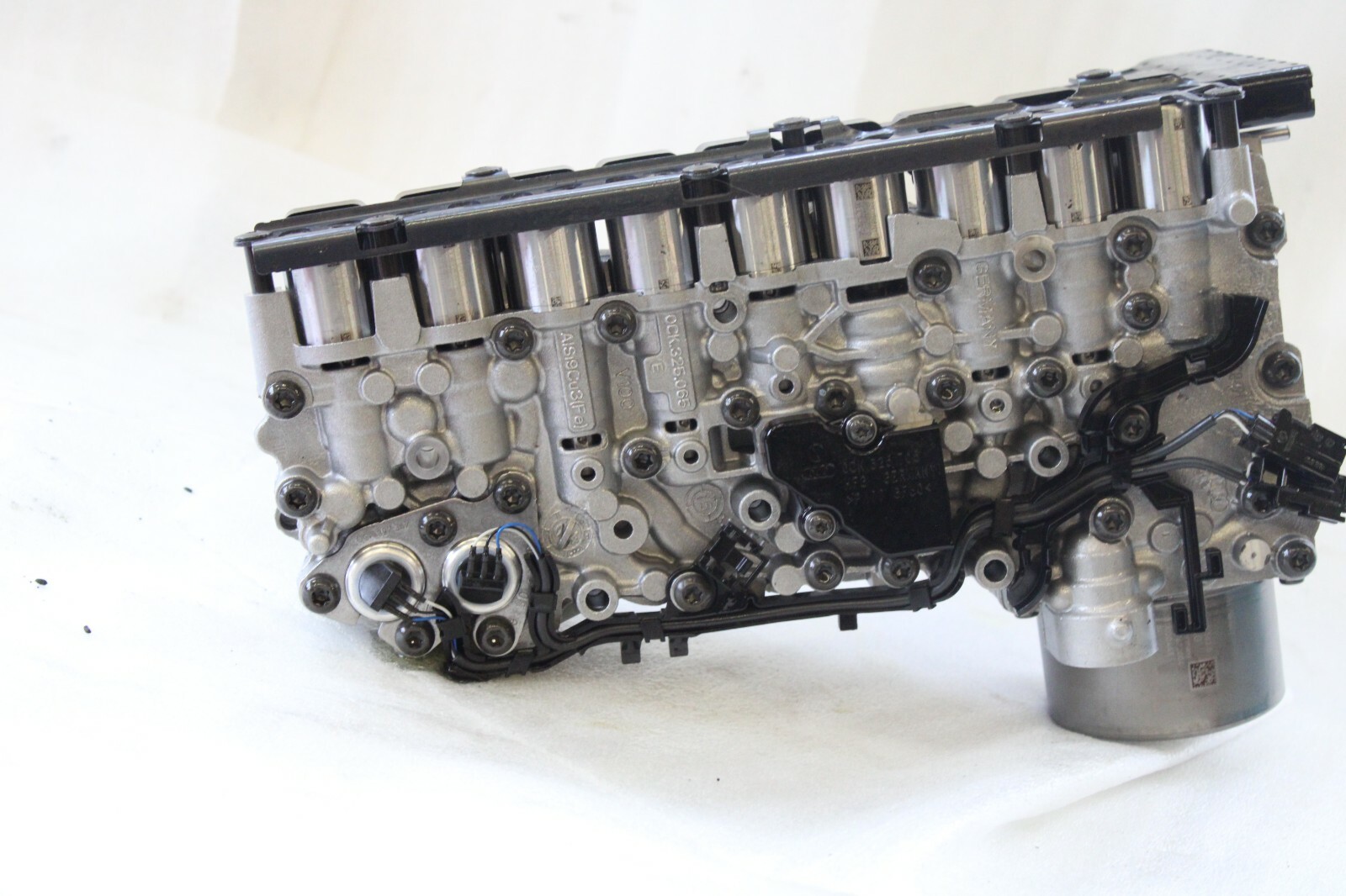 Volkswagen Audi A4 8W A5 F5 2.0TDI OEM Transmission Valve Body Parts Only – Image 9