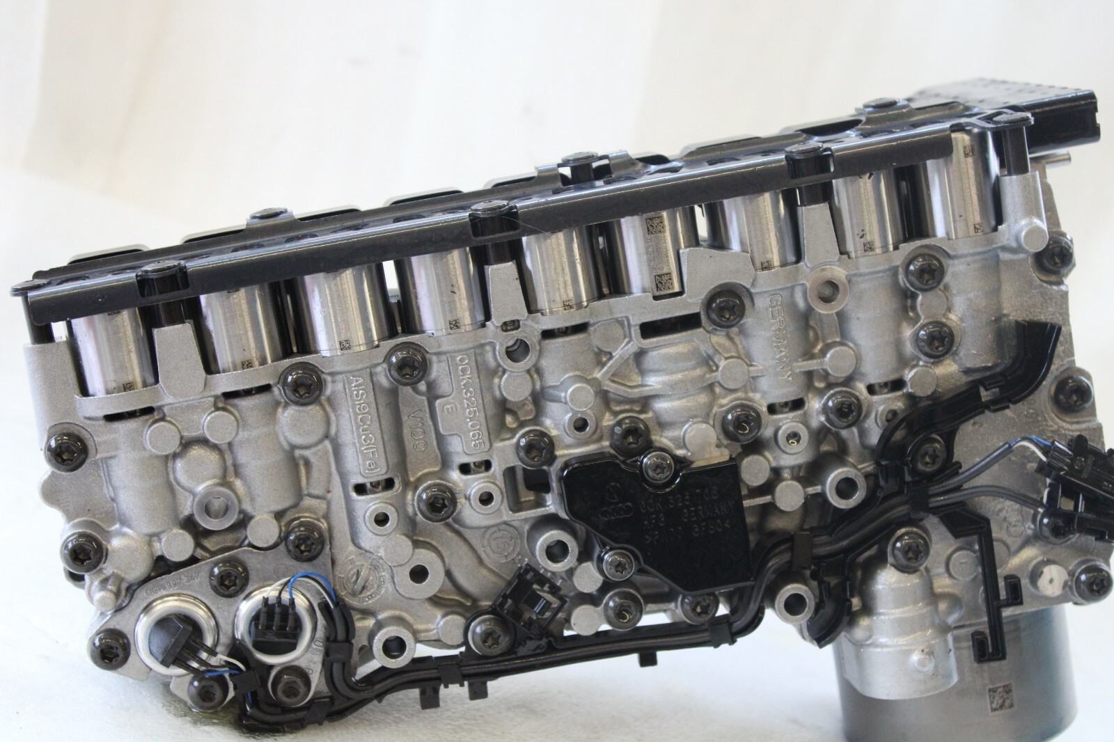 Volkswagen Audi A4 8W A5 F5 2.0TDI OEM Transmission Valve Body Parts Only – Image 10