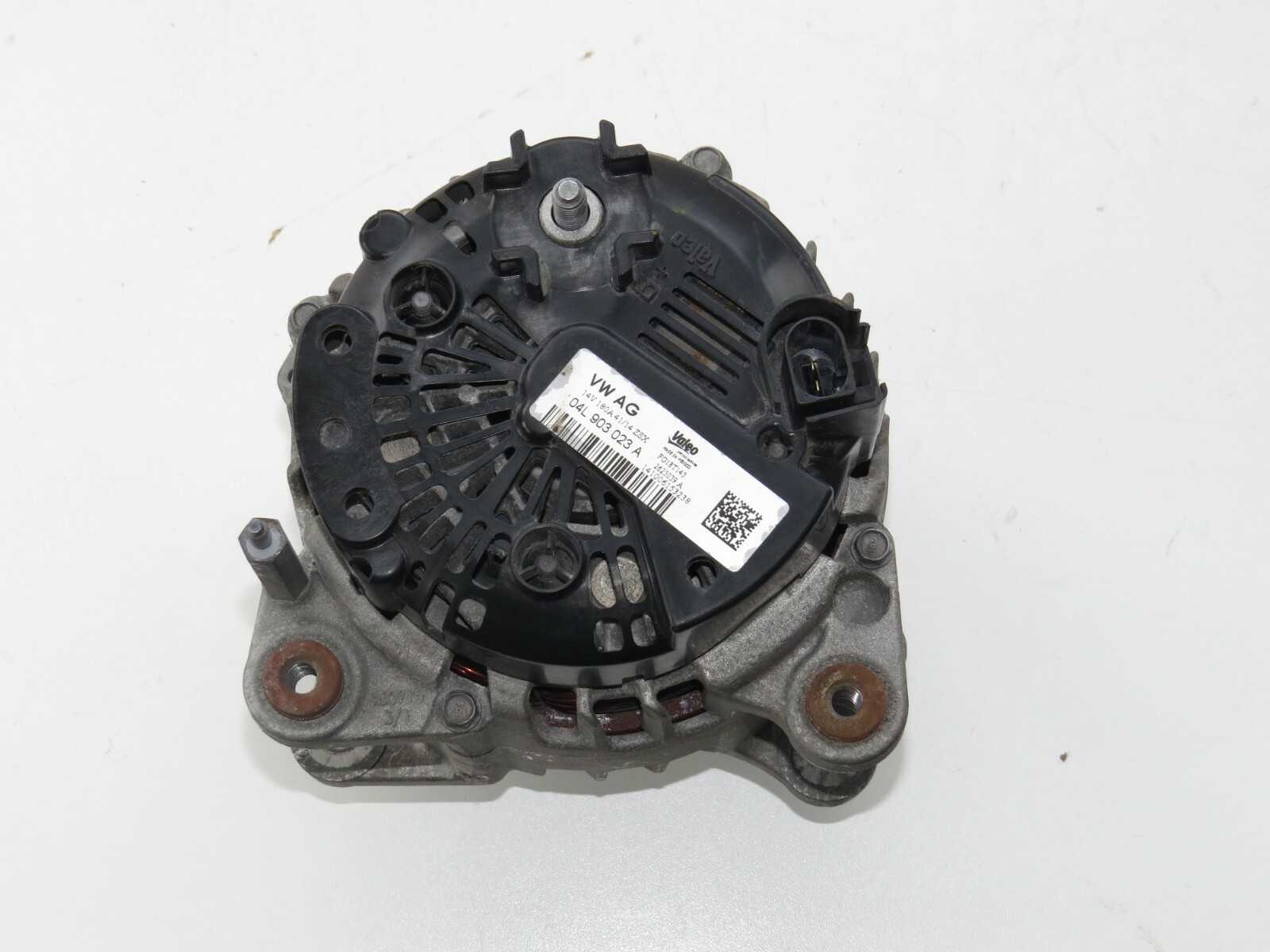 Volkswagen Passat 2.0L DIESEL 2015 OEM Alternator - Image 4