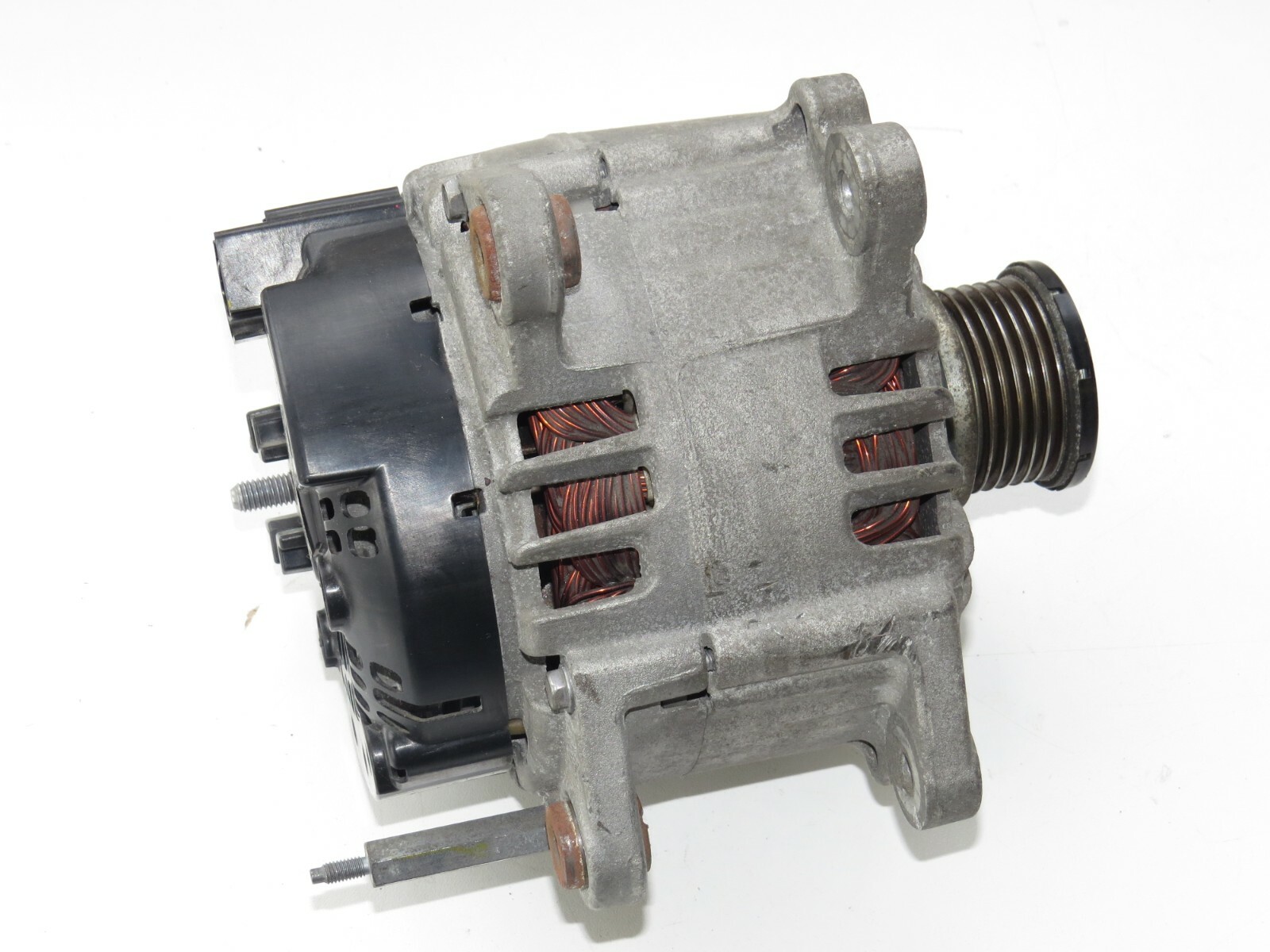 Volkswagen Passat 2.0L DIESEL 2015 OEM Alternator - Image 5