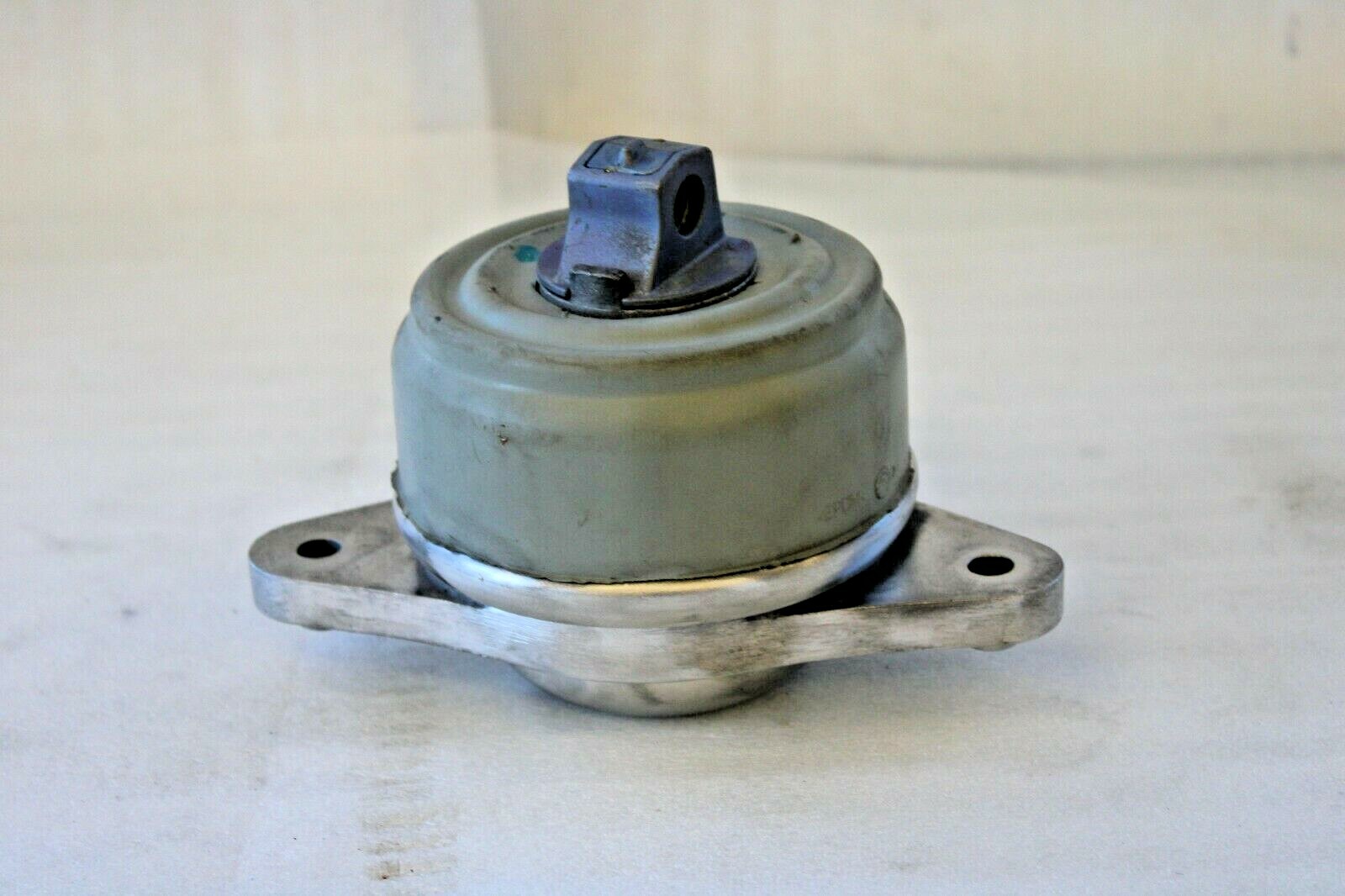 Mercedes S550 2012 2013 OEM Engine Mount Front Right – Image 2