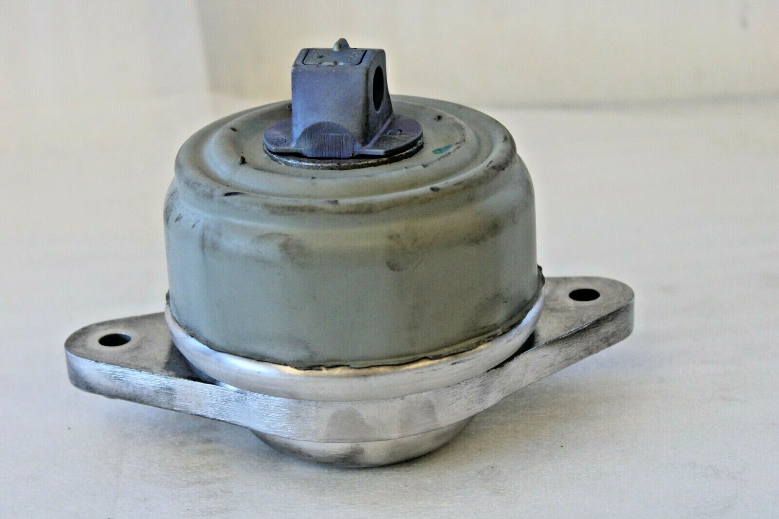 Mercedes S550 2012 2013 OEM Engine Mount Front Right – Image 3