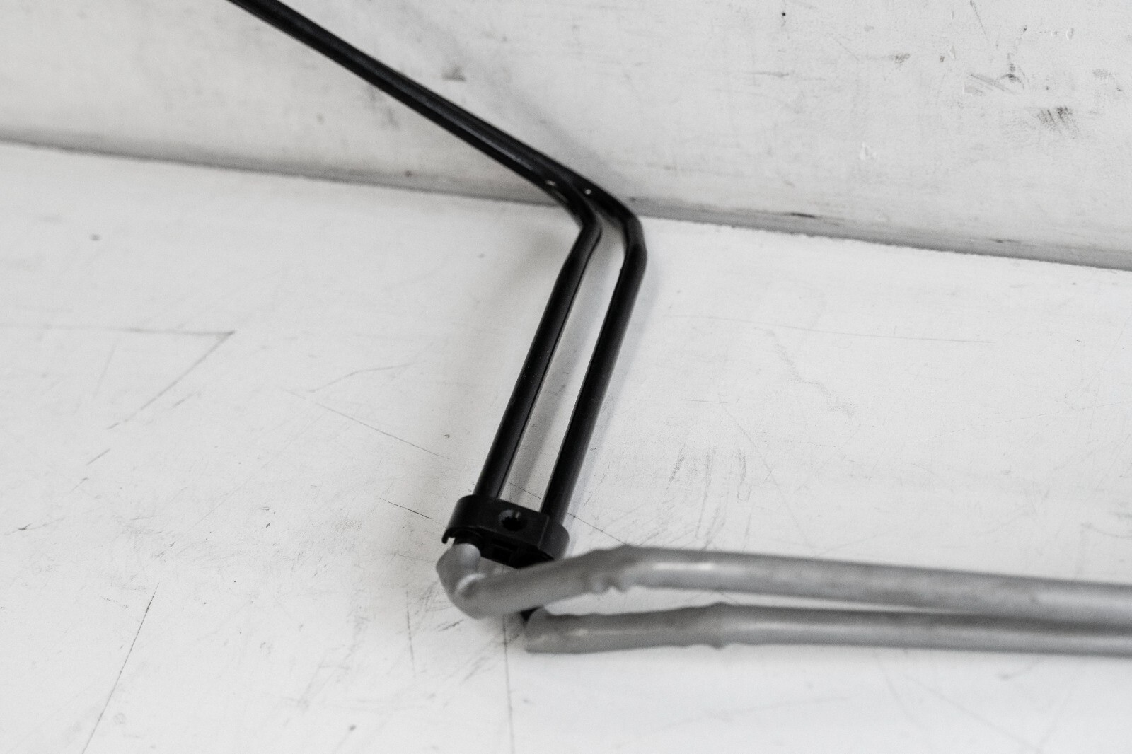 Bentley Fuel Hose SOL to Manifold line OEM PF116885PA 3Z0201358A – Image 5