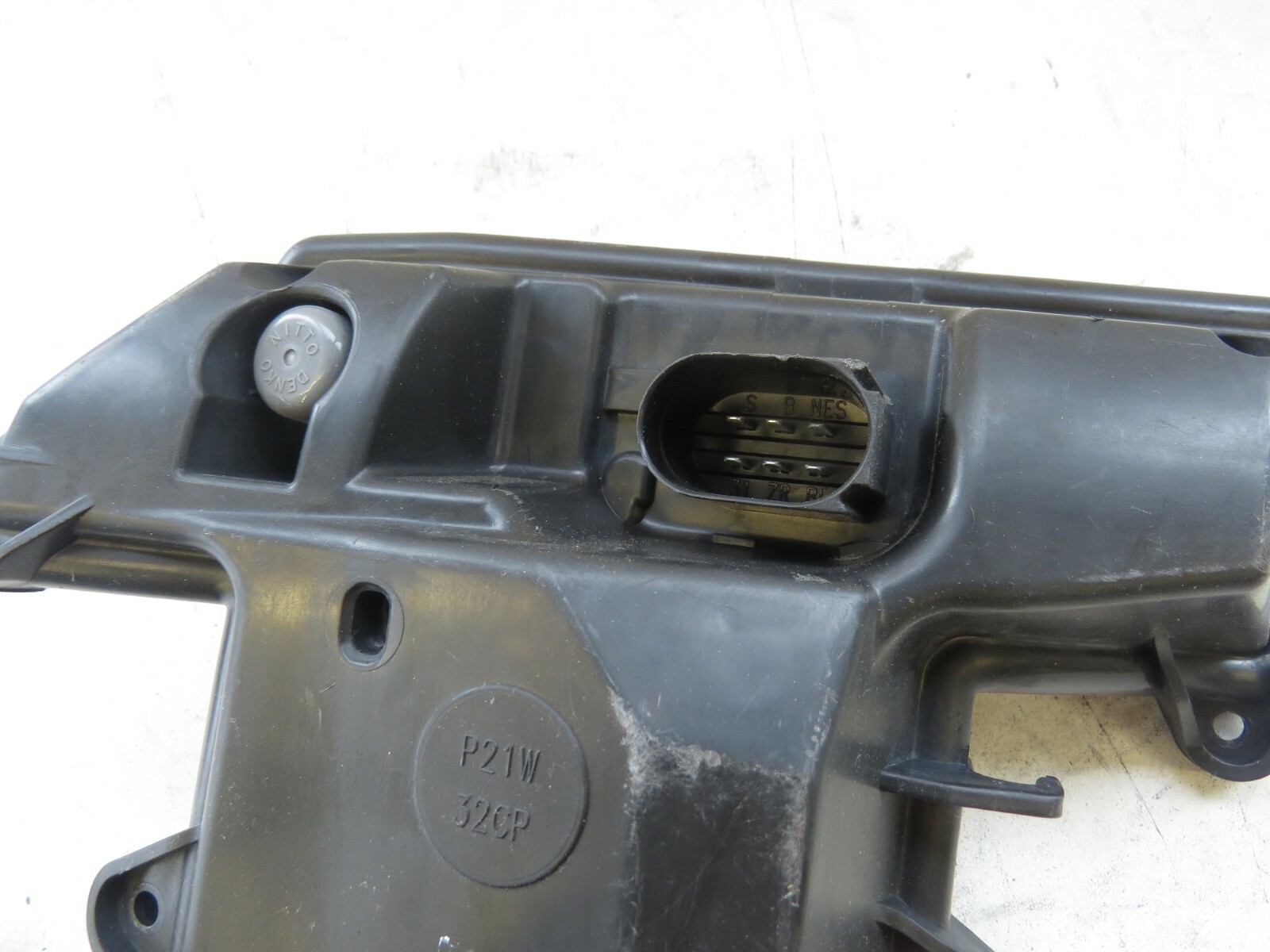 Porsche Cayenne 2003 2004 2005 2006 2007 2008 OEM Tail Light Right Side Insert - Image 9