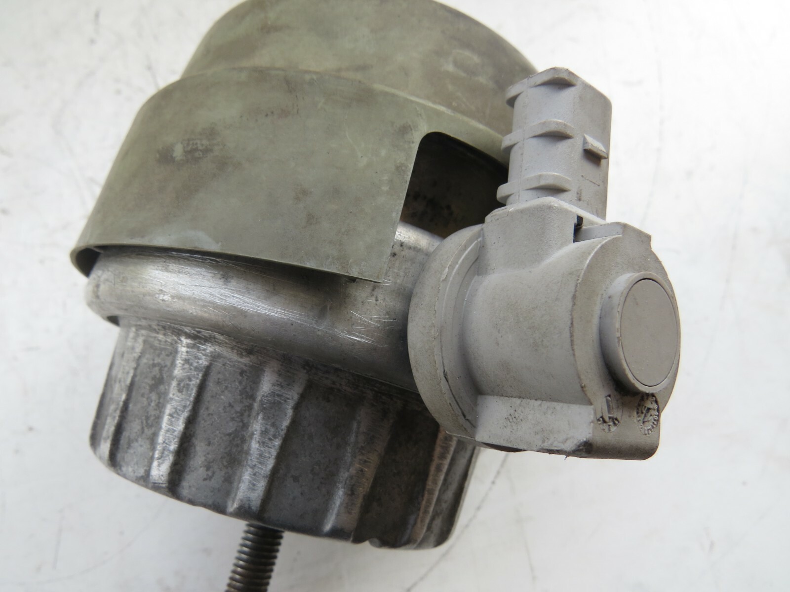 Audi A6 2005-2011 OEM Left Engine Mount - Image 8
