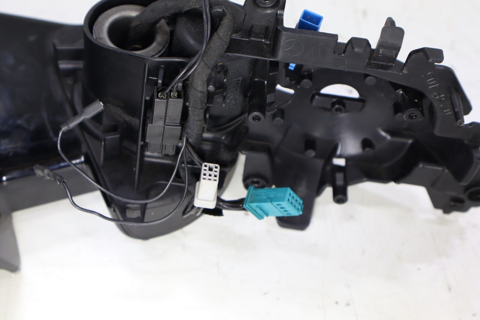 Mercedes E-Class 2009-2018 OEM Side Mirror Frame Right (Passenger Side) - Image 11