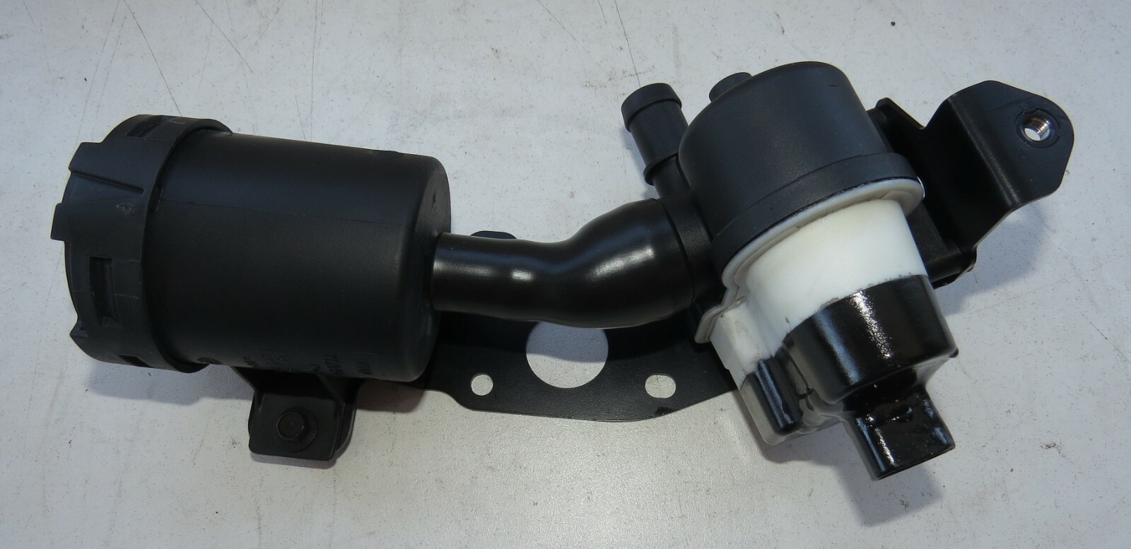 Aston Martin DB9 2004-2010 2011 2012 2013 2014 2015 2016 OEM Fuel Vapor Filter – Image 2