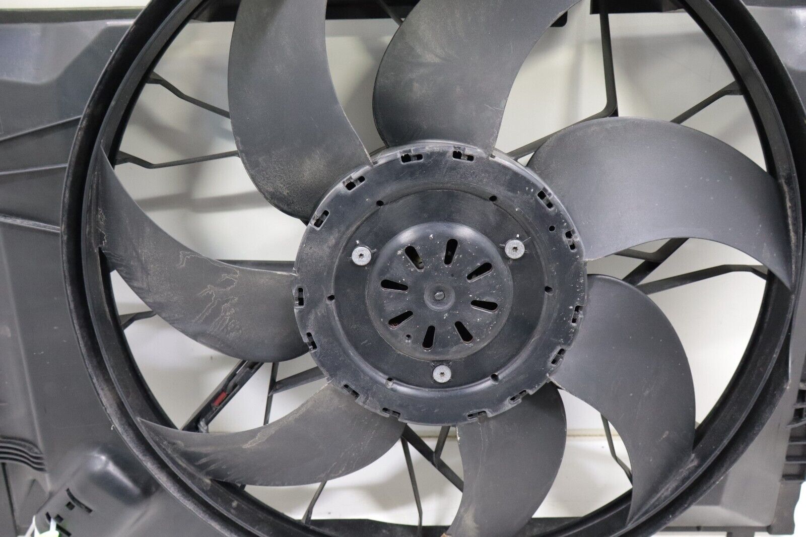 Mercedes C320 C350 CLK320 CLK350 CLK500 2004-2009 OEM Engine Cooling Fan w/Motor - Image 2