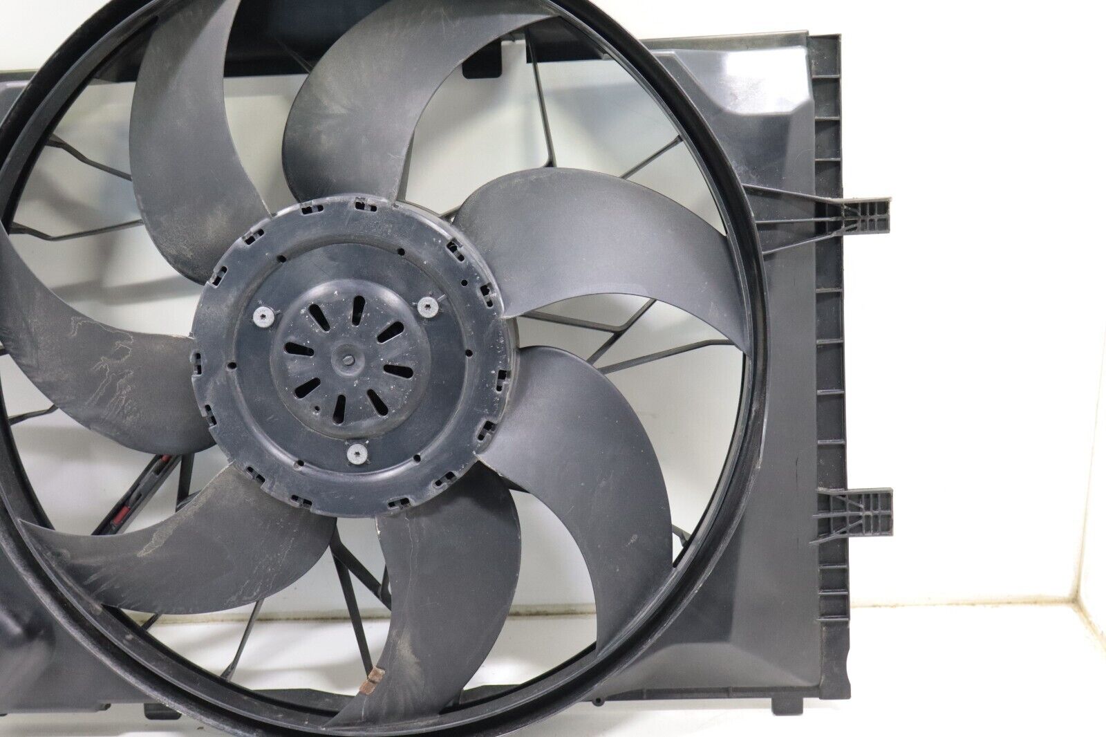 Mercedes C320 C350 CLK320 CLK350 CLK500 2004-2009 OEM Engine Cooling Fan w/Motor - Image 3