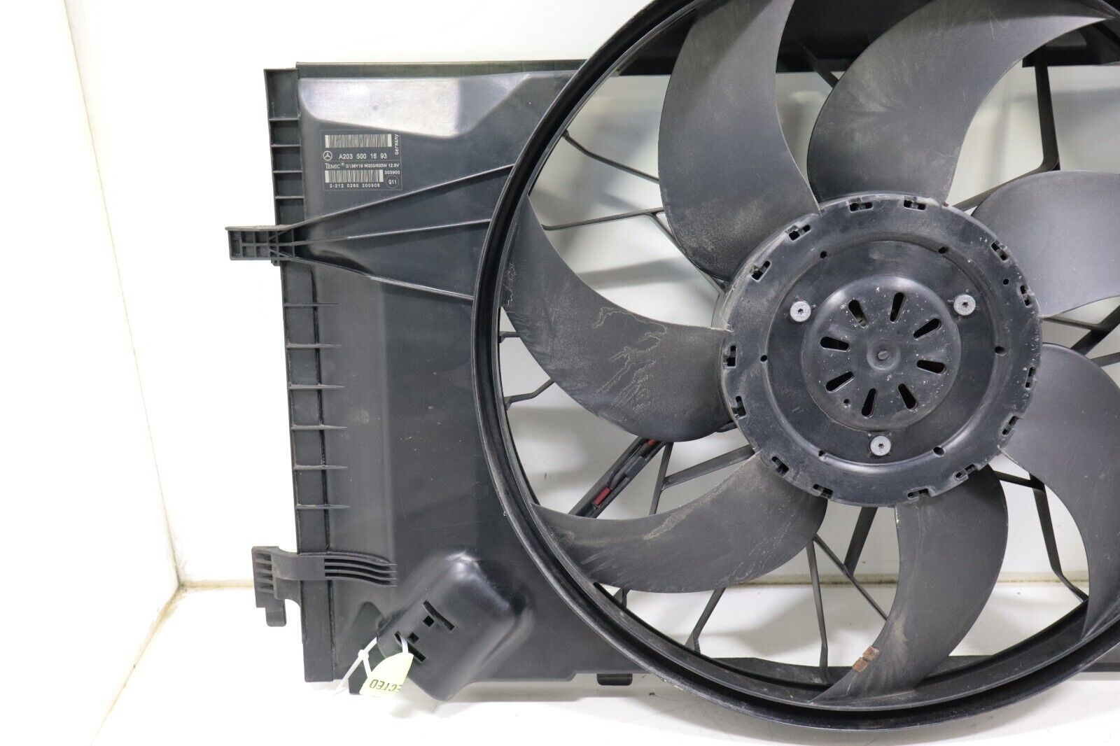 Mercedes C320 C350 CLK320 CLK350 CLK500 2004-2009 OEM Engine Cooling Fan w/Motor - Image 4