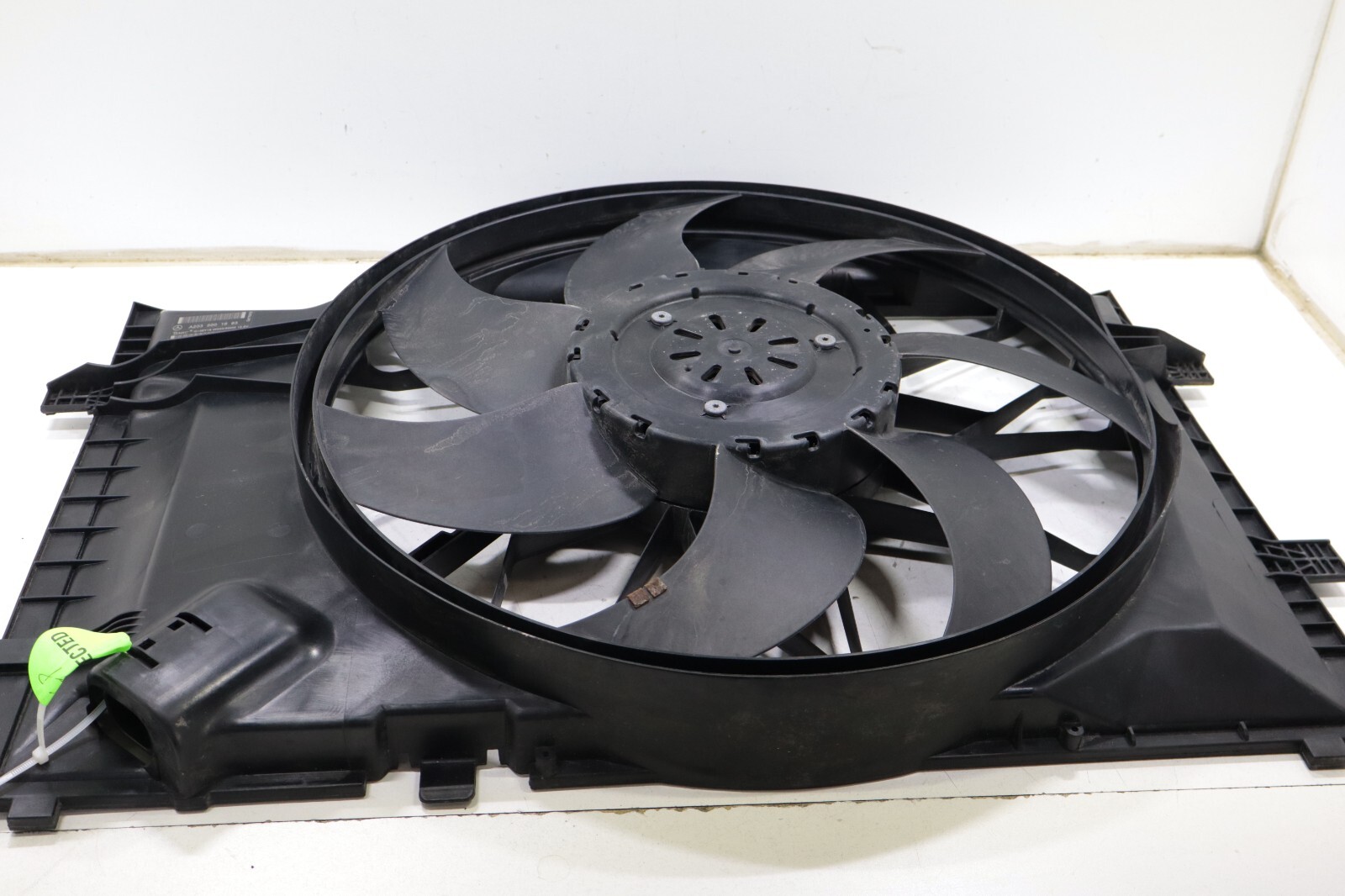 Mercedes C320 C350 CLK320 CLK350 CLK500 2004-2009 OEM Engine Cooling Fan w/Motor - Image 13