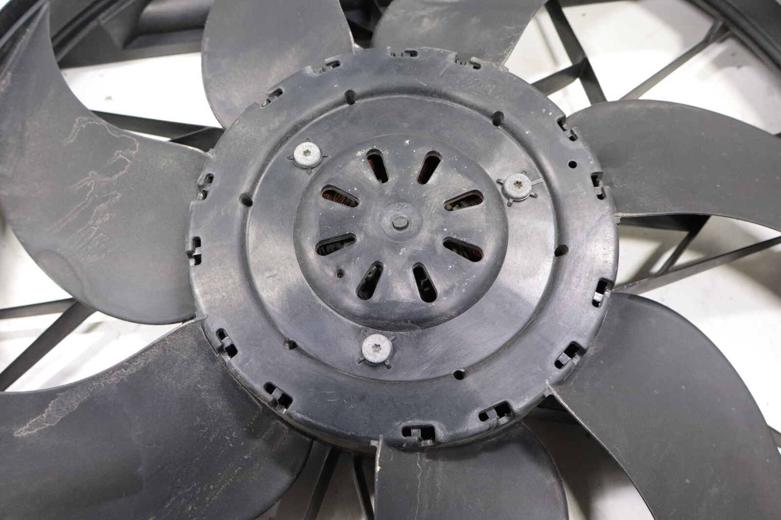 Mercedes C320 C350 CLK320 CLK350 CLK500 2004-2009 OEM Engine Cooling Fan w/Motor - Image 15