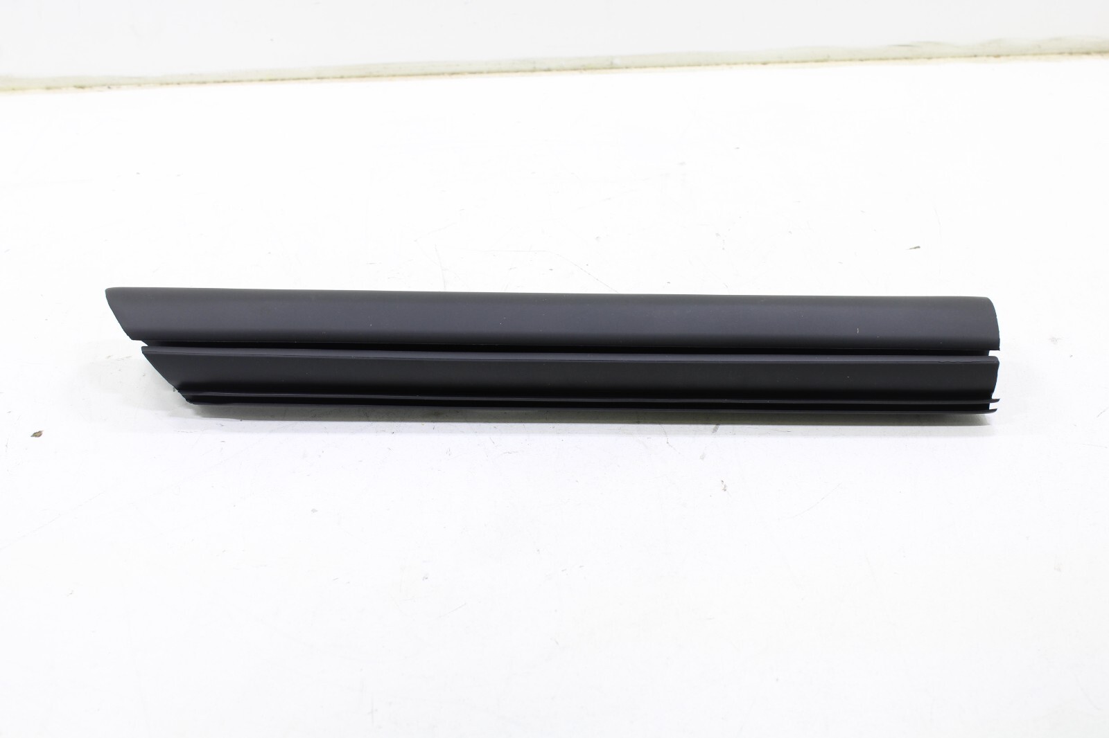 Range Rover Evoque 2017-2019 OEM NEW Convertible Top Weatherstrip Seal Center RH