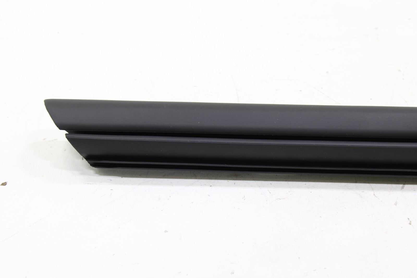 Range Rover Evoque 2017-2019 OEM NEW Convertible Top Weatherstrip Seal Center RH - Image 9