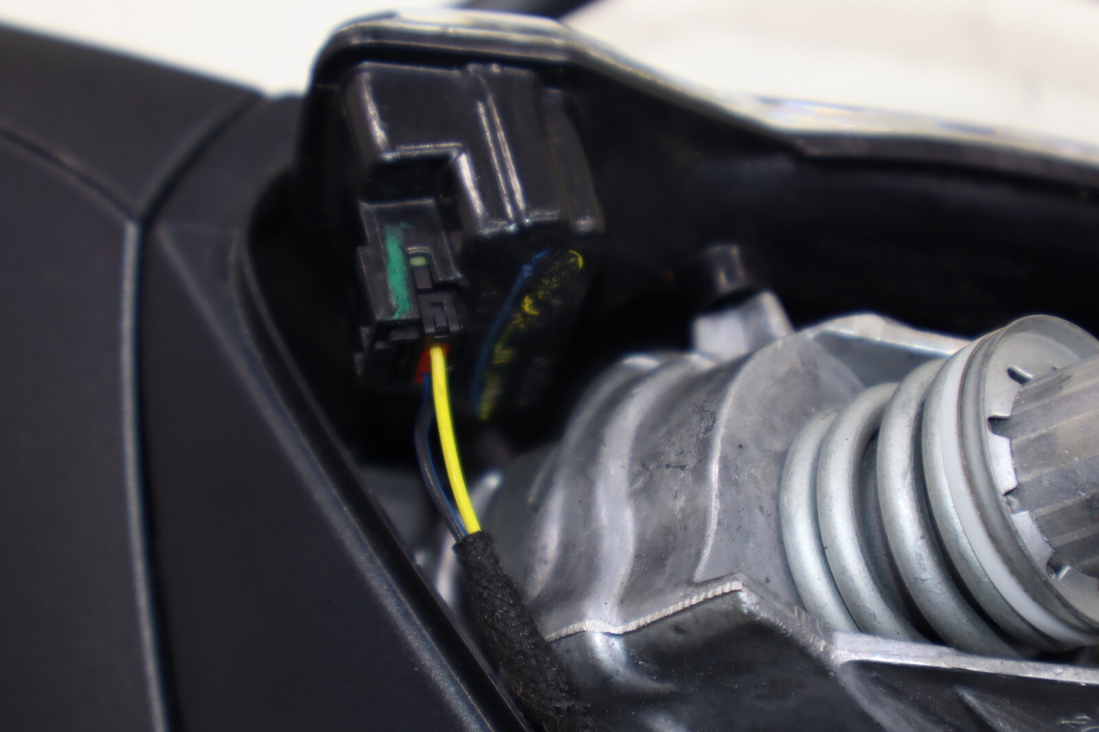 Volkswagen Golf 2015-2019 OEM Side Mirror Housing Right (Passenger Side) – Image 11