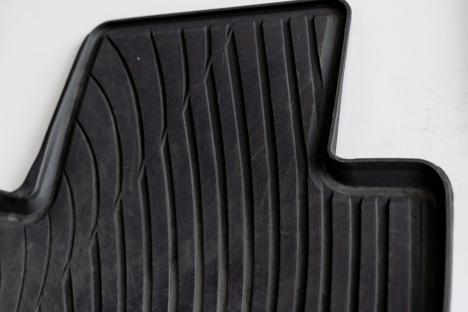Porsche Cayenne OEM Winter Rubber Floor Mat Set of 4 All season 2010-2015 – Image 7