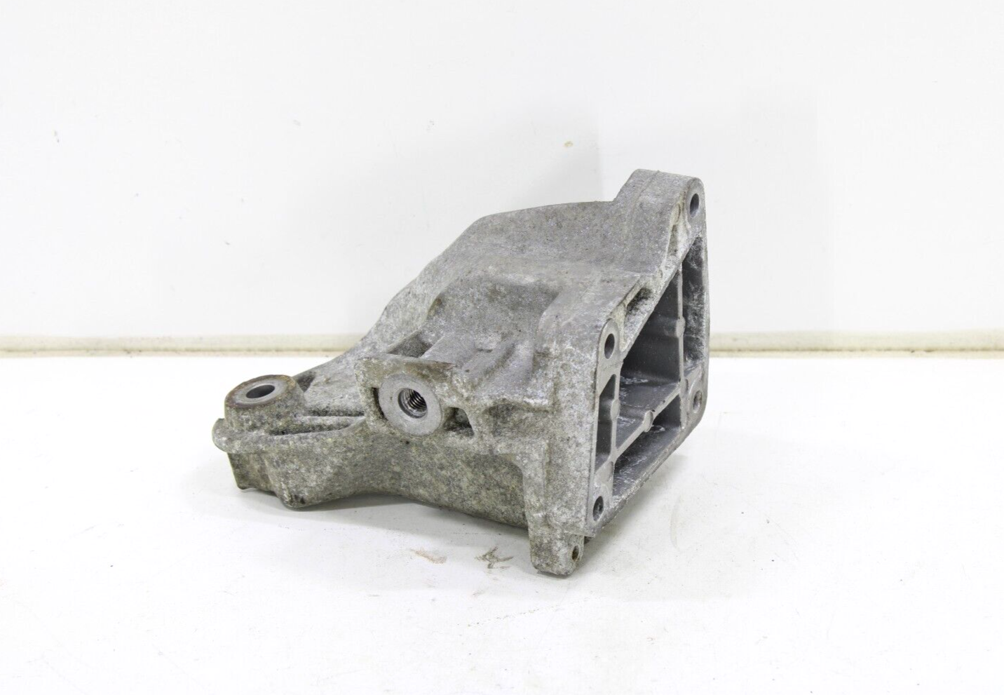 Mercedes-Benz S350 3.0L Diesel 2012 2013 OEM Front Right Mount Bracket